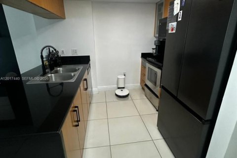 Condominio en alquiler en Miami, Florida, 1 dormitorio, 76.64 m2 № 2086023 - foto 12