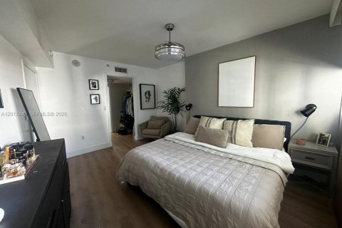 Condominio en alquiler en Miami, Florida, 1 dormitorio, 76.64 m2 № 2086023 - foto 15