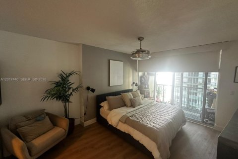 Condominio en alquiler en Miami, Florida, 1 dormitorio, 76.64 m2 № 2086023 - foto 13