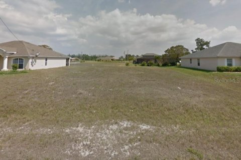 Land in Cape Coral, Florida № 1913918 - photo 1