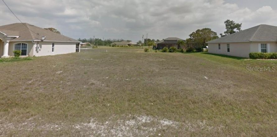 Land in Cape Coral, Florida № 1913918