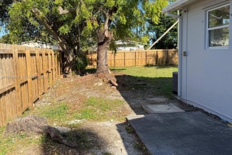 Villa ou maison à louer à Homestead, Floride: 3 chambres, 89.93 m2 № 2050952 - photo 13