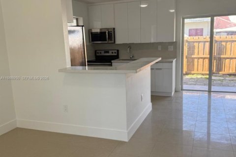 Villa ou maison à louer à Homestead, Floride: 3 chambres, 89.93 m2 № 2050952 - photo 2