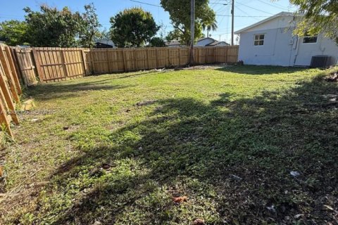 Villa ou maison à louer à Homestead, Floride: 3 chambres, 89.93 m2 № 2050952 - photo 15