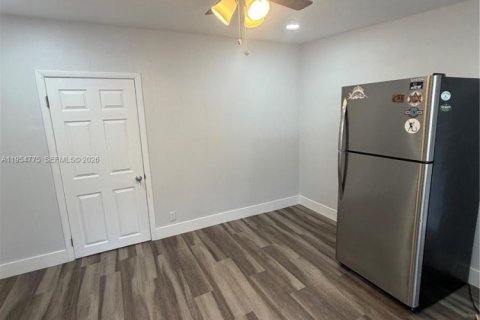 Immobilier commercial à louer à Oakland Park, Floride: 1 chambre, 46.45 m2 № 2009271 - photo 2