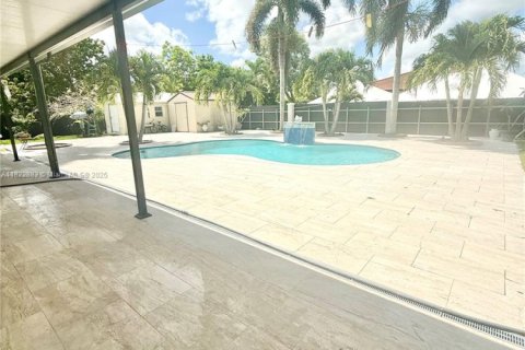 House in Homestead, Florida 4 bedrooms, 182.46 sq.m. № 1787154 - photo 5