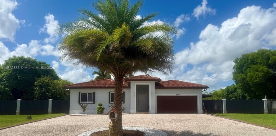 House in Homestead, Florida 4 bedrooms, 182.46 sq.m. № 1787154