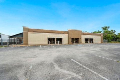 Commercial property in Lakeland, Florida 1226.68 sq.m. № 1770007 - photo 1