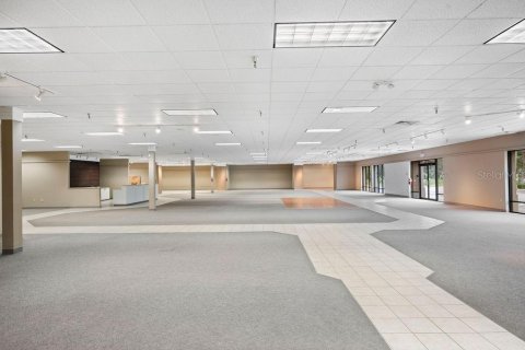 Commercial property in Lakeland, Florida 1226.68 sq.m. № 1770007 - photo 8