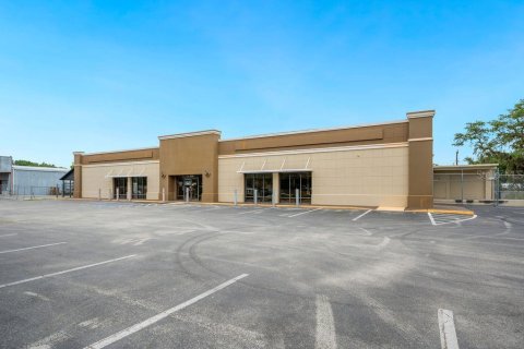 Commercial property in Lakeland, Florida 1226.68 sq.m. № 1770007 - photo 3