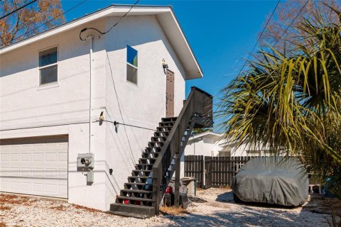 House in Saint Petersburg, Florida 4 bedrooms, 194.44 sq.m. № 2210654 - photo 18