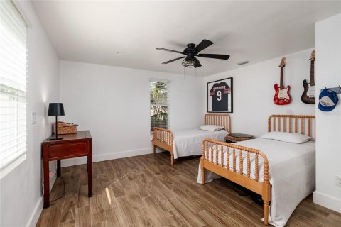 House in Saint Petersburg, Florida 4 bedrooms, 194.44 sq.m. № 2210654 - photo 14