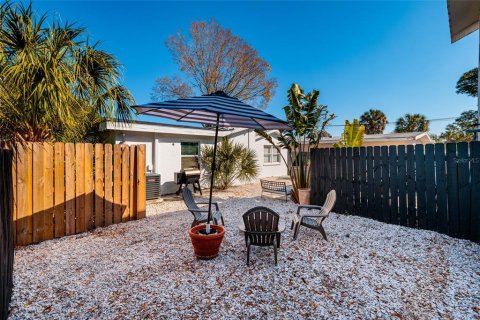 House in Saint Petersburg, Florida 4 bedrooms, 194.44 sq.m. № 2210654 - photo 16