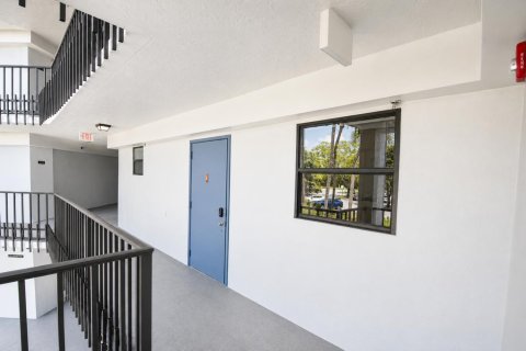 Condo in Lake Worth, Florida, 1 bedroom № 2243818 - photo 11