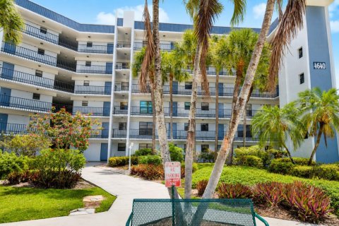 Condo in Lake Worth, Florida, 1 bedroom № 2243818 - photo 14