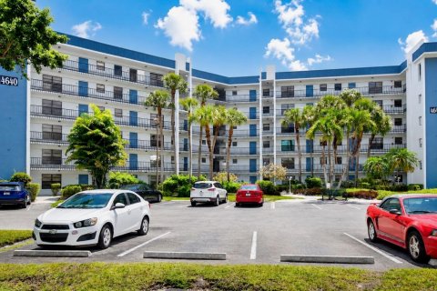 Condo in Lake Worth, Florida, 1 bedroom № 2243818 - photo 10
