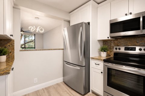 Condo in Lake Worth, Florida, 1 bedroom № 2243818 - photo 3