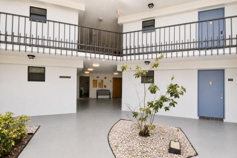 Condo in Lake Worth, Florida, 1 bedroom № 2243818 - photo 13