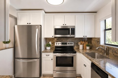 Condo in Lake Worth, Florida, 1 bedroom № 2243818 - photo 2