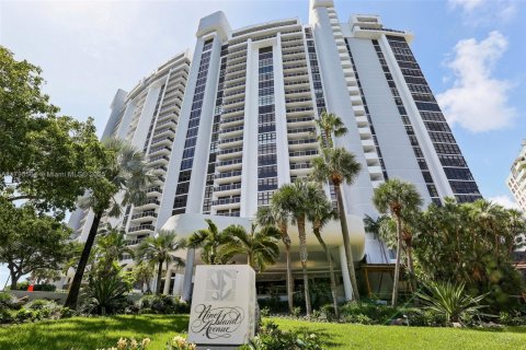 Condo in Miami Beach, Florida, 3 bedrooms  № 1709271 - photo 1