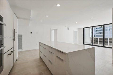 Condo in Miami Beach, Florida, 3 bedrooms  № 1709271 - photo 13