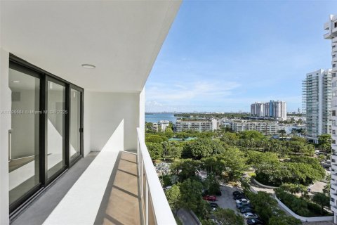 Condo in Miami Beach, Florida, 3 bedrooms  № 1709271 - photo 19