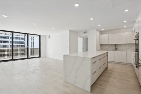 Condo in Miami Beach, Florida, 3 bedrooms  № 1709271 - photo 12