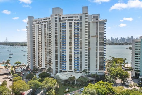 Condo in Miami Beach, Florida, 3 bedrooms  № 1709271 - photo 2