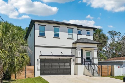 House in Tampa, Florida 4 bedrooms, 229.65 sq.m. № 2117948
