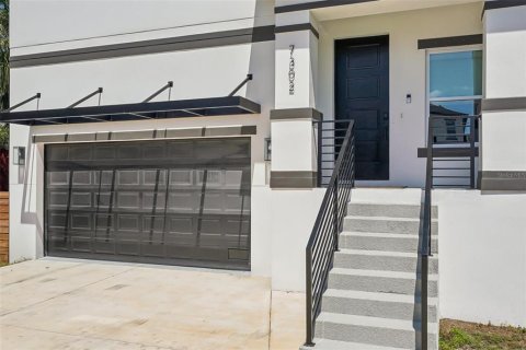 House in Tampa, Florida 4 bedrooms, 229.65 sq.m. № 2117948 - photo 2