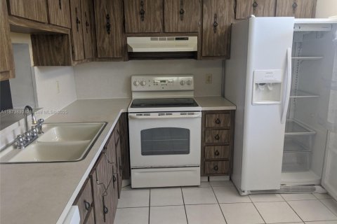 Condo in Dania Beach, Florida, 2 bedrooms  № 1925928 - photo 6