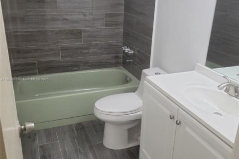 Condo in Dania Beach, Florida, 2 bedrooms  № 1925928 - photo 7