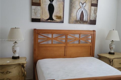 Condo in Dania Beach, Florida, 2 bedrooms  № 1925928 - photo 9
