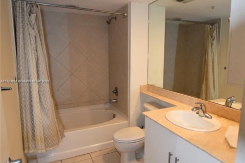 Condominio en venta en Miami, Florida, 2 dormitorios, 108.6 m2 № 1660046 - foto 11