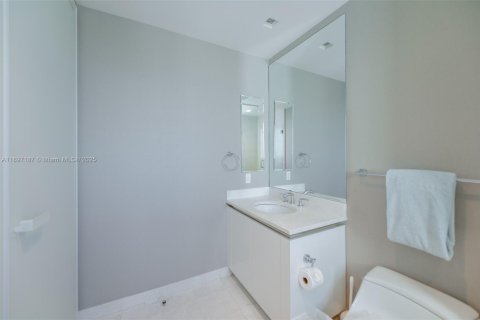 Condo in Sunny Isles Beach, Florida, 4 bedrooms  № 2073798 - photo 24