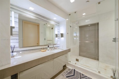 Condo in Sunny Isles Beach, Florida, 4 bedrooms  № 2073798 - photo 13