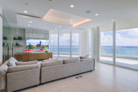 Condo in Sunny Isles Beach, Florida, 4 bedrooms № 2073798