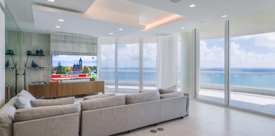 Condo in Sunny Isles Beach, Florida, 4 bedrooms  № 2073798