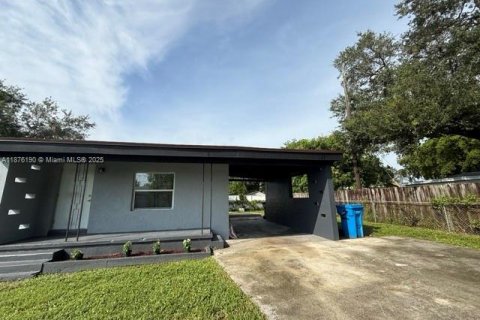 Casa en alquiler en West Park, Florida, 3 dormitorios, 108.7 m2 № 1927027 - foto 2