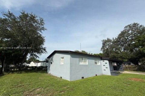 Casa en alquiler en West Park, Florida, 3 dormitorios, 108.7 m2 № 1927027 - foto 3