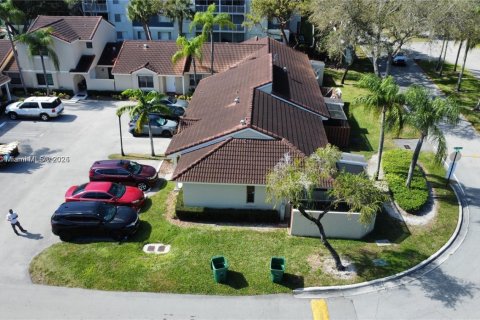 Casa en venta en Hialeah, Florida, 2 dormitorios, 86.58 m2 № 1938789 - foto 2