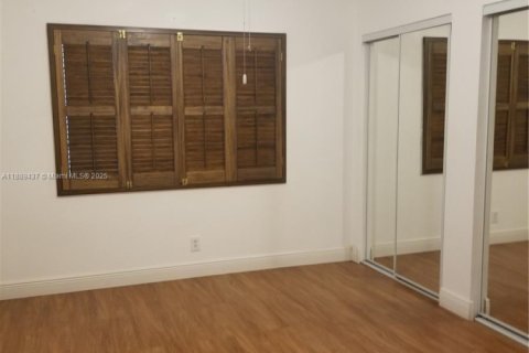 Casa en venta en Hialeah, Florida, 2 dormitorios, 86.58 m2 № 1938789 - foto 11