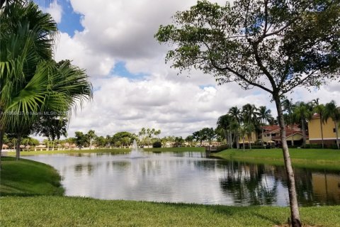 Casa en venta en Hialeah, Florida, 2 dormitorios, 86.58 m2 № 1938789 - foto 21