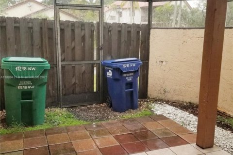 Casa en venta en Hialeah, Florida, 2 dormitorios, 86.58 m2 № 1938789 - foto 16