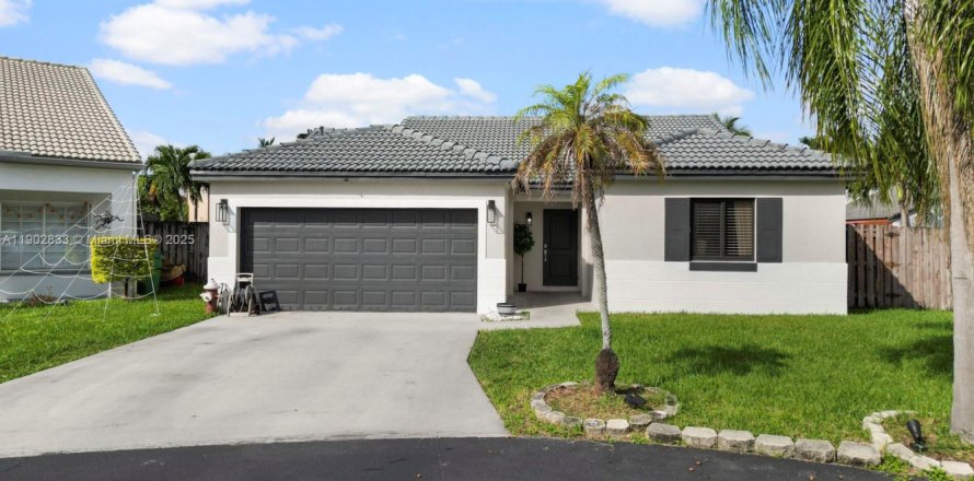 Villa ou maison à Miami, Floride 3 chambres, 134.62 m2 № 1954155