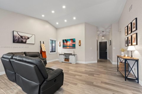 Villa ou maison à vendre à Miami, Floride: 3 chambres, 134.62 m2 № 1954155 - photo 10