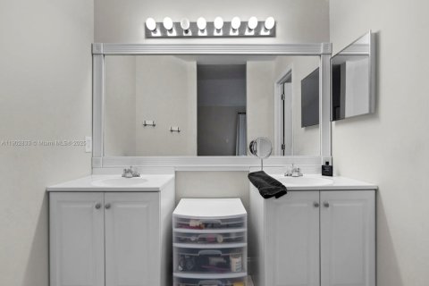 Villa ou maison à vendre à Miami, Floride: 3 chambres, 134.62 m2 № 1954155 - photo 19