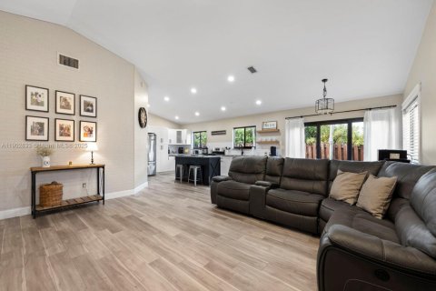 Villa ou maison à vendre à Miami, Floride: 3 chambres, 134.62 m2 № 1954155 - photo 9