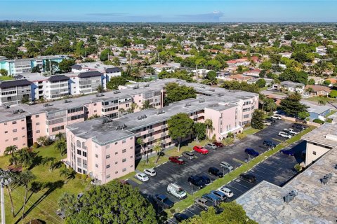 Copropriété à vendre à Lauderdale Lakes, Floride: 2 chambres, 102.38 m2 № 2154161 - photo 1