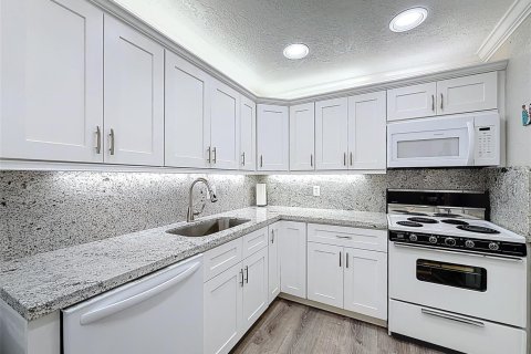Copropriété à vendre à Lauderdale Lakes, Floride: 2 chambres, 102.38 m2 № 2154161 - photo 9